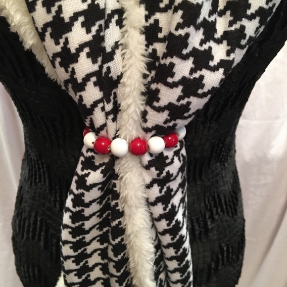 Houndstooth Scarf - Picture 8 of 8